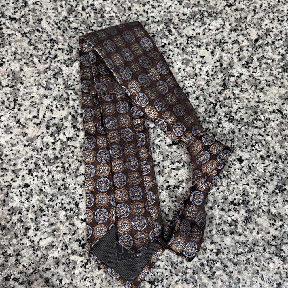 Elegant Brown Patterned Tie - image 5
